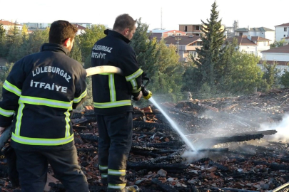 OKULUN ÇATISINDA ÇIKAN YANGIN SÖNDÜRÜLDÜ