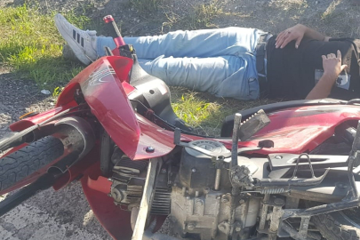 SEYİR HALİNDEYKEN MOTOSİKLETTEN DÜŞTÜ