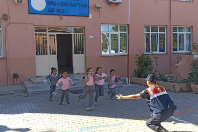 JANDARMADAN DÜNYA KIZ ÇOCUKLARI GÜNÜ KUTLAMASI