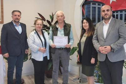 TEDAVİSİNDEN SONRA TEKERLEKLİ SANDALYE BAĞIŞINDA BULUNDU