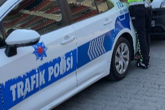 ÇOCUĞA ÇARPTI, TEKMELENDİ