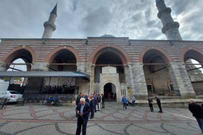 FİLİSTİN’DE ÖLENLER İÇİN GIYABİ CENAZE NAMAZI