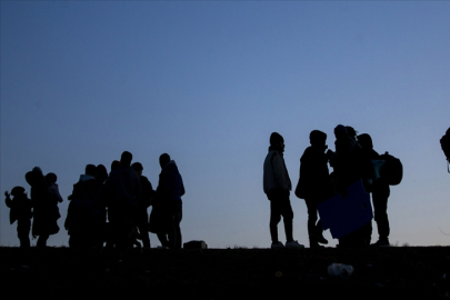 72 DÜZENSİZ GÖÇMEN YAKALANDI