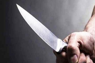 YÜRÜRKEN DÜŞTÜ, BIÇAK KARNINA SAPLANDI