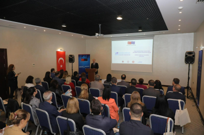 “ERKEKLE-KADIN GELECEĞE KOL KOLA YÜRÜSÜN”