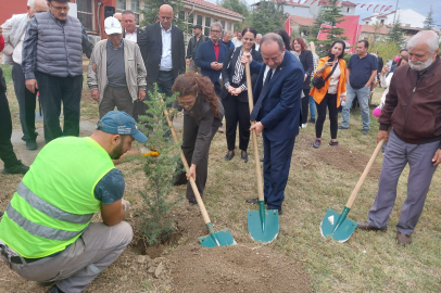 ŞEHİTLERİ TEMSİL EDEN 40 FİDAN DİKİLDİ