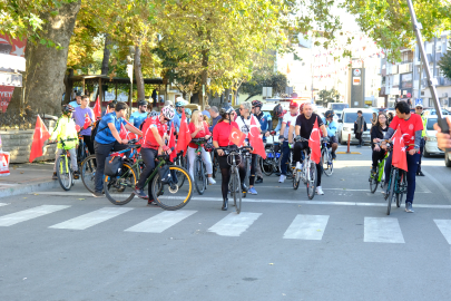 CUMHURİYET İÇİN PEDALA BASTILAR