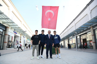 KEŞAN’DA CUMHURİYET COŞKUSU SOKAKLARA TAŞTI