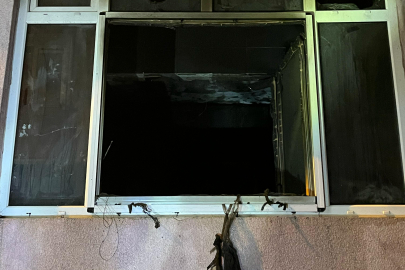 GENÇ KIZI YANGINDAN İTFAİYE KURTARDI