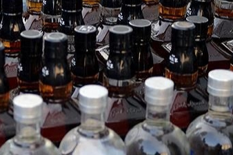 KAÇAK İÇKİ ELE GEÇİRİLDİ