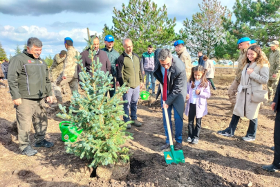SÜLOĞLU KAYMAKAMLIĞI’NDAN FİDAN DİKME ETKİNLİĞİ
