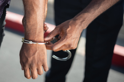 UYUŞTURUCUDAN İKİ ŞÜPHELİYE GÖZALTI