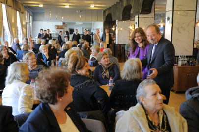 Öğretmenlerle yemekte bir araya geldi