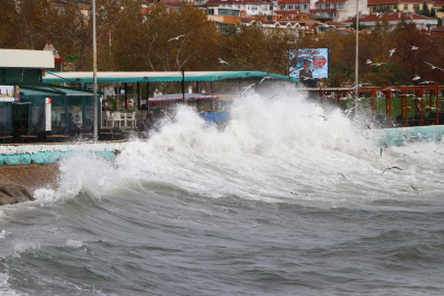 Tekirdağ'da Deniz Ulaşımına Lodos Engeli