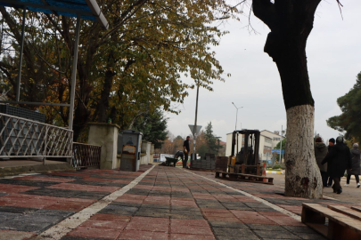 Atatürk Caddesi yeni görünüme kavuşuyor