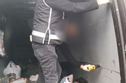 Aracı kaçak sigarayla kaplamışlar