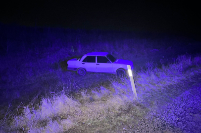 Yoldan çıkan otomobil tarlaya uçtu