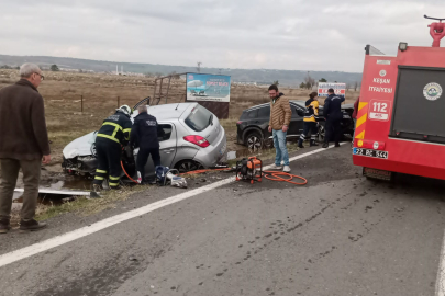 Edirne'de iki otomobil çarpıştı: 2 ölü