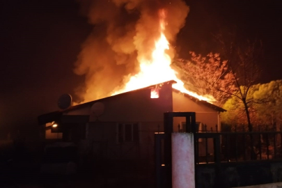 Tek katlı bir evde büyük çaplı yangın çıktı