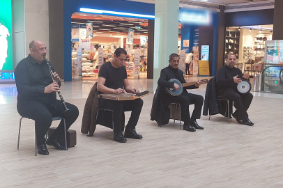 AVM’de 9/8’lik gösteri