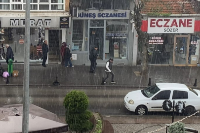 Sağanak yağış Uzunköprü’de etkili oluyor