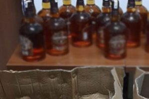 Marketten viski çaldılar