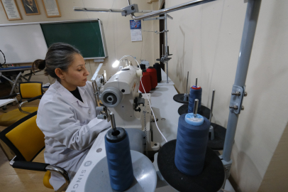 Gazzeli çocuklar "üşümesin" diye eşofman diktiler