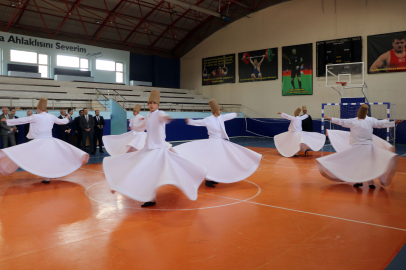 Mevlevihanenin semazenleri yetişiyor