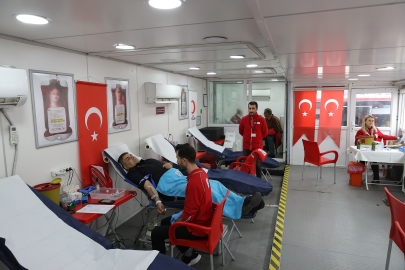 Selimiye Meydanı'nda kan bağış kampanyası düzenlendi