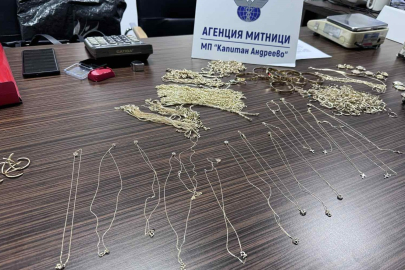 Türk yolcu "yürüyen kuyumcu" çıktı