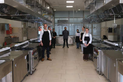 Kursiyerlere İtalyan, Çin, Meksika ve Hint mutfağı öğretiliyor