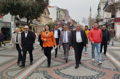 Seçim çalışmasında hasret giderdiler