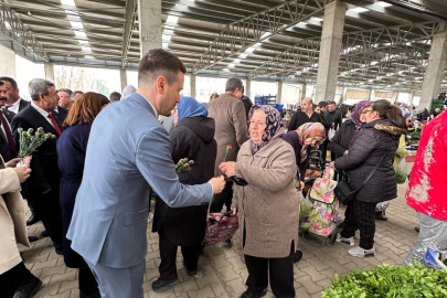 Balkan’dan vatandaşlara karanfil