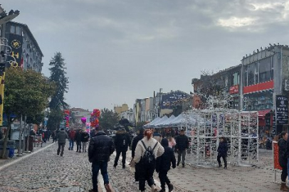 Az kalsın çantası çalınıyordu