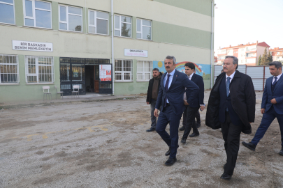 Sezer yıkımı yapılacak okulda incelemelerde bulundu