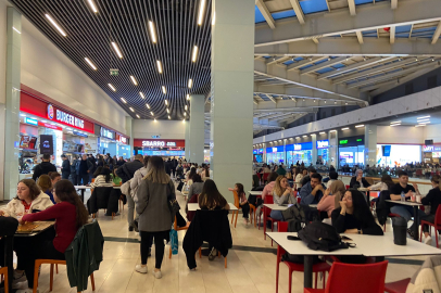 AVM’de iftar kalabalığı