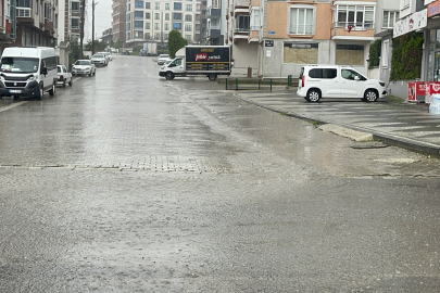 Çorlu'da sağanak hayatı olumsuz etkiledi