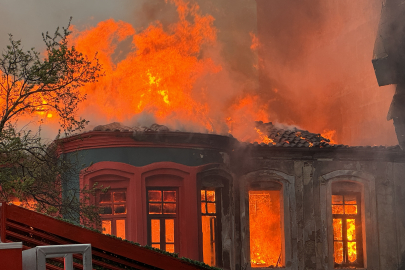 Tarihi binada yangın