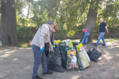 Tunca kıyısında köpekli mıntıka temizliği