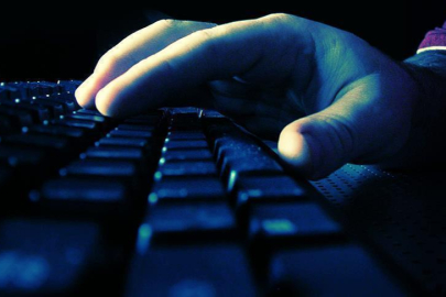 Oyun karakterini satarken bilgileri kaptırdı