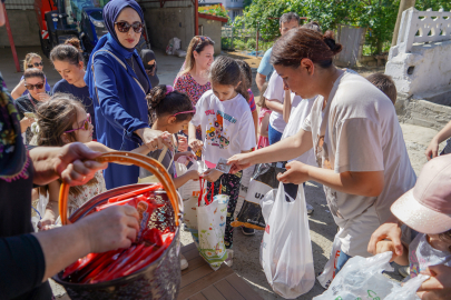 Edirne'de Çocuklar Bayram Öncesi "Şeker Toplama" Geleneğini Sürdürüyor
