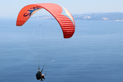 Uçmakdere, Bayramda Yamaç Paraşütü Tutkunlarını Ağırlıyor