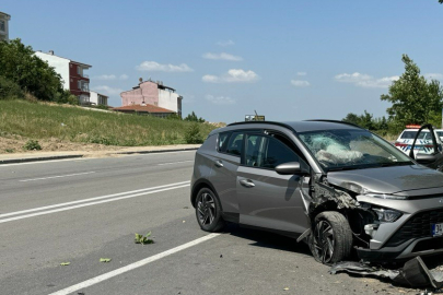 Ağaca Çarpan Otomobildeki 2 Kişi Yaralandı