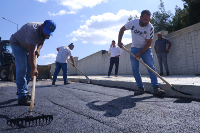 Asfalt İşçileri 120 Dereceyi Aşan Sıcaklıkta Çalışıyor