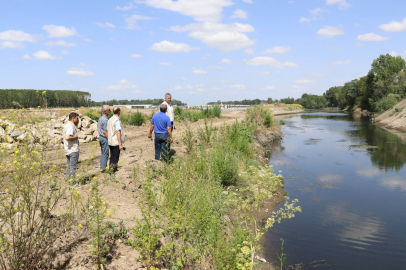 Bayazıt Su Seviyesi Düşen Tunca'da İncelemede Bulundu
