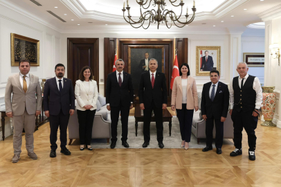 Edirne Heyeti Devlet Protokolünü "Kırmızı Dipli Mumla" Kırkpınar'a Davet Etti