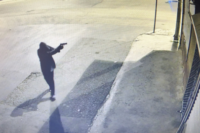 İş Yerini Kurşunlayan Silahlı Maganda Kamerada