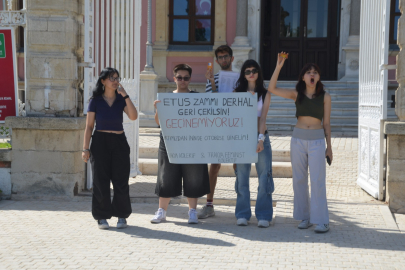 Üniversite Öğrencilerinden Pankartlı ETUS Eylemi