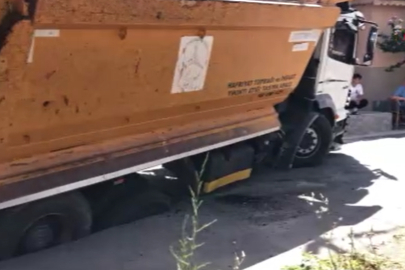 Tekirdağ'da Asfalt Yol Çöktü, Kamyon Yola Saplandı