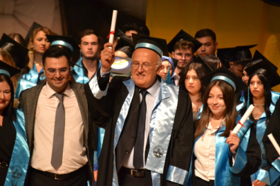 Edirne’de 56 Yaşındaki Diorama Sanatçısı Üniversiteden Mezun Oldu